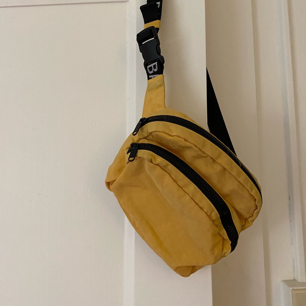 Yellow cross body baggu bag
